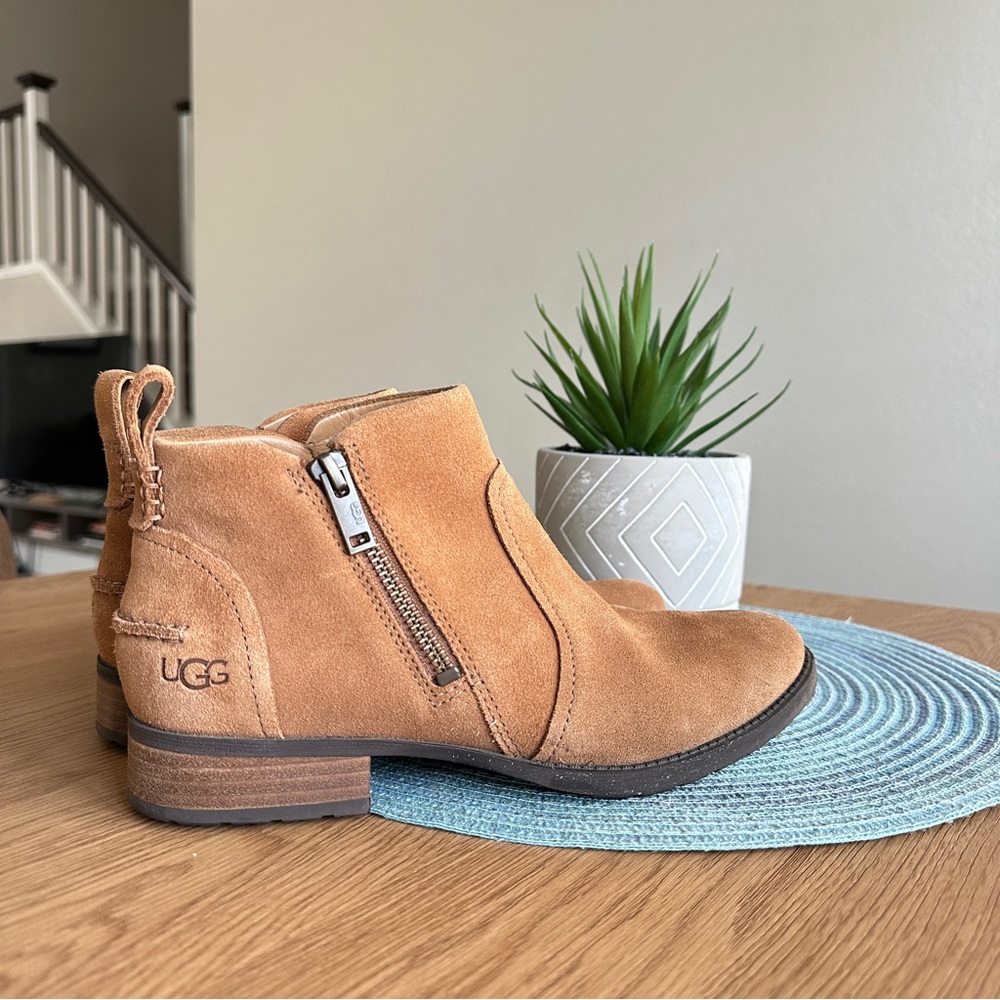 Womens Ugg Aureo size 7 Brown Side Zip Ankle Booties Boots